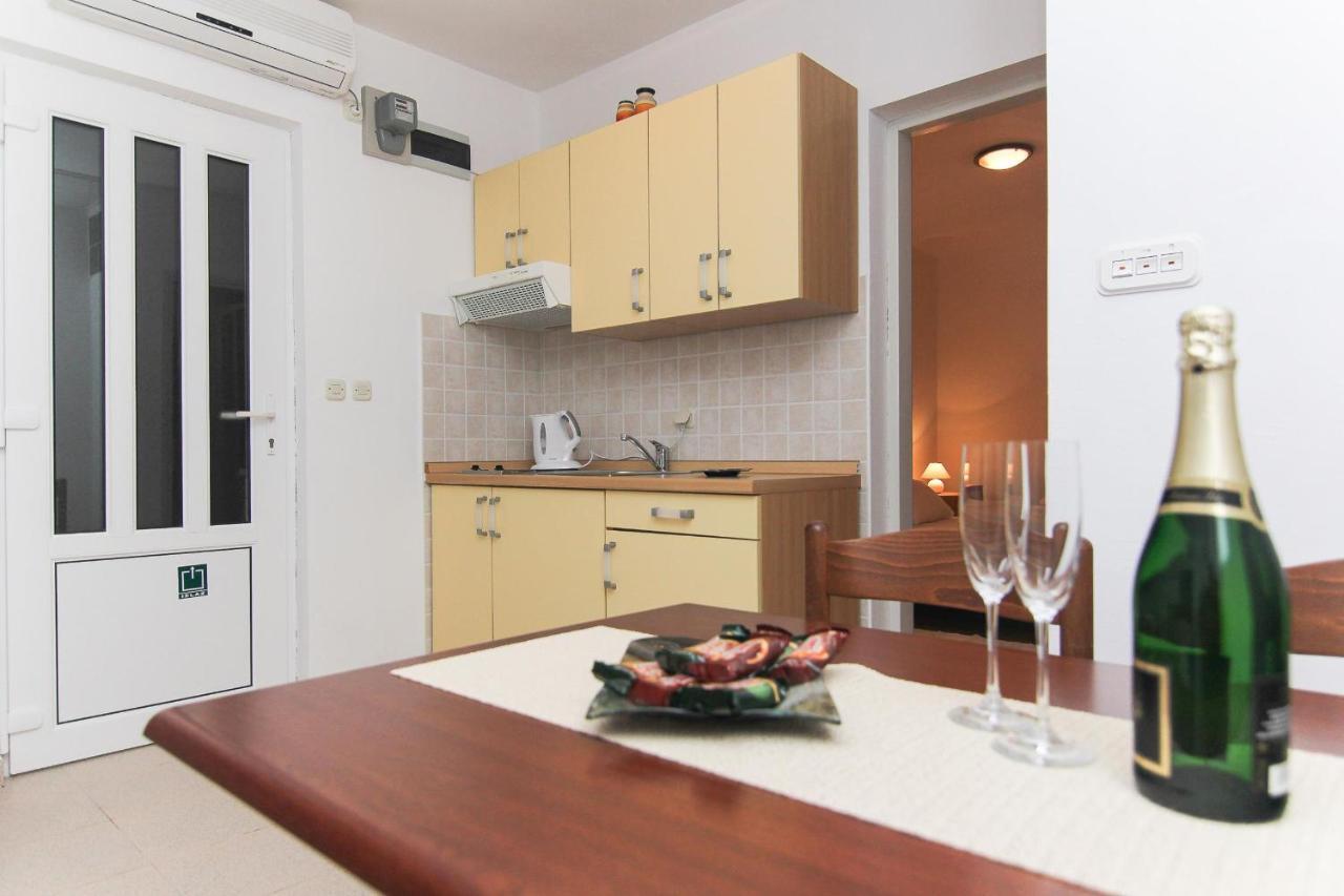 Apartments Villa Alex Podaca Buitenkant foto